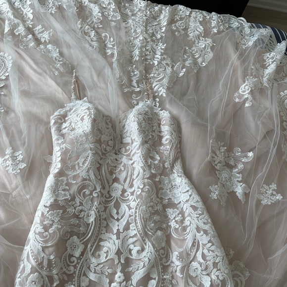 Madison James 420 (MJ 420) Wedding Dress - Picture 2 of 4